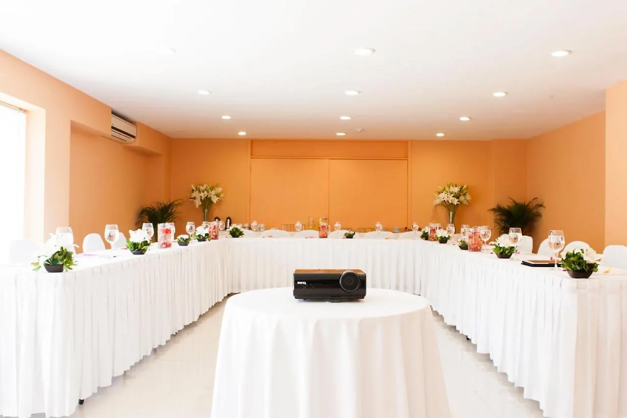 Hotel Hun Merida Altabrisa 3*,